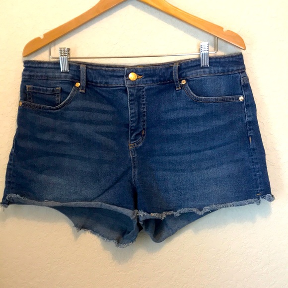 Sofia White Short